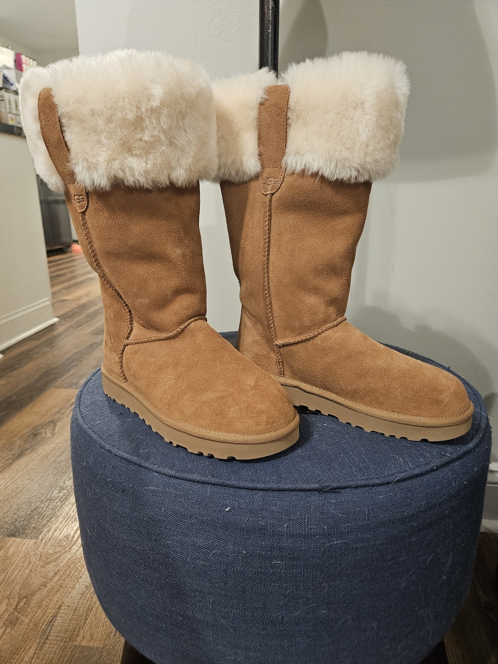 UGG Suhenny Tall Boots - Chestnut- Womens Size 6- NWT
